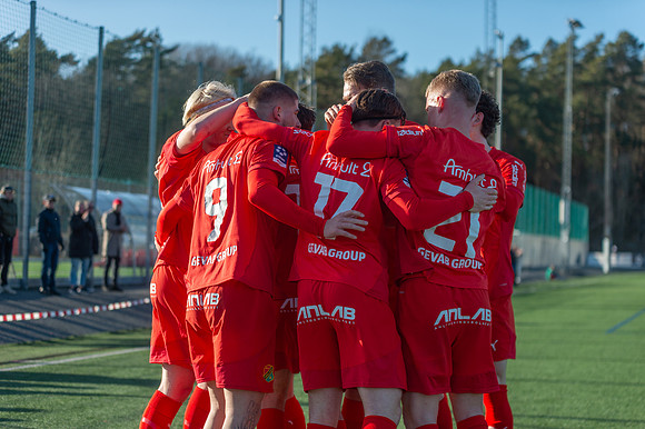 Match i Ettan Södra Mellan Torslanda IK och Oskarshamns AIK
