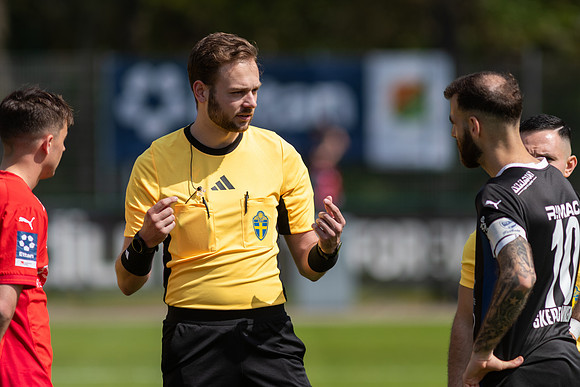 Match i Ettan Södra Mellan Torslanda IK och IFK Skövde FK