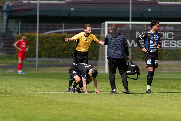 Match i Ettan Södra Mellan Torslanda IK och IFK Skövde FK