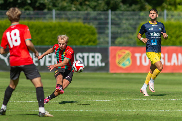 Match i Ettan Södra Mellan Torslanda IK och Torns IF