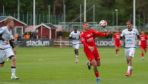 Match i Ettan Södra Mellan Torslanda IK och FC Trollhättan