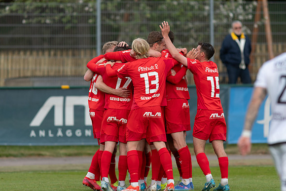 Match i Ettan Södra Mellan Torslanda IK och FC Trollhättan
