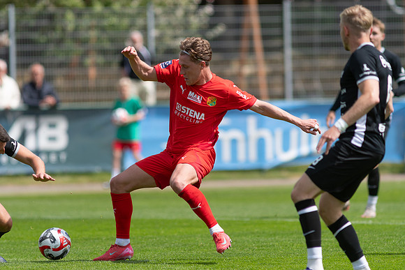 Match i Ettan Södra Mellan Torslanda IK och Ariana FC