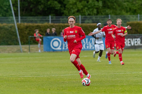Match i Ettan Södra Mellan Torslanda IK och FC Trollhättan