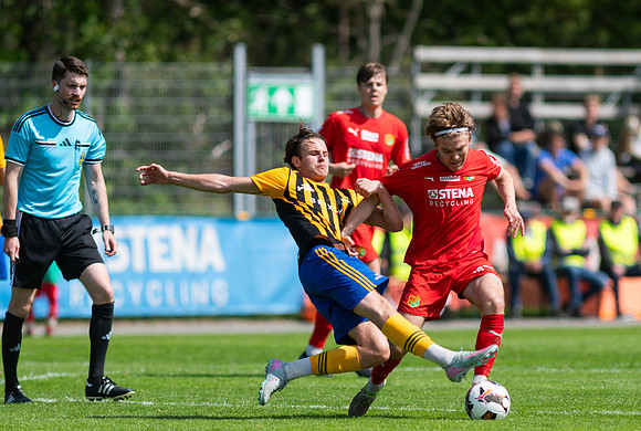 Match i Divistion 2 Västra Götaland Mellan Torslanda IK och Jonsereds IF
