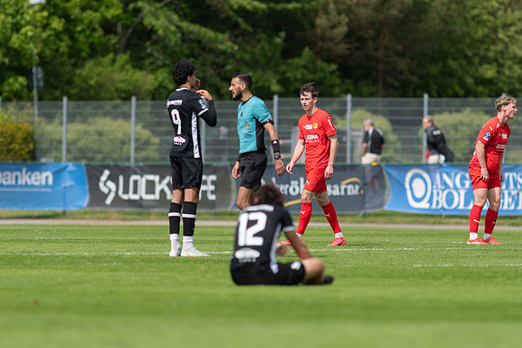 Match i Ettan Södra Mellan Torslanda IK och Ariana FC