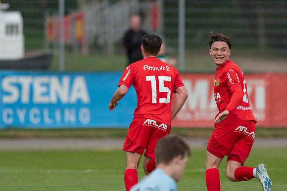 Match i Ettan Södra Mellan Torslanda IK och FC Trollhättan