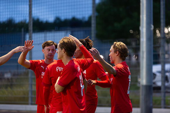 Match i Divistion 2 Västra Götaland Mellan Torslanda IK och Lindome GIF