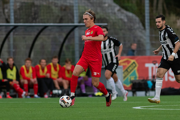 Match i Divistion 2 Västra Götaland Mellan Torslanda IK och Lindome GIF