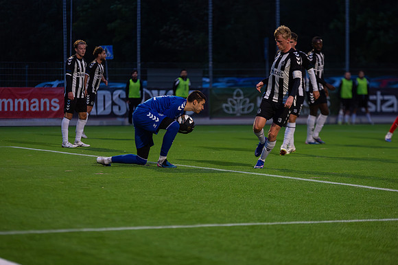 Match i Divistion 2 Västra Götaland Mellan Torslanda IK och Lindome GIF