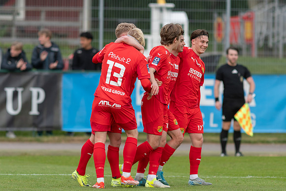 Match i Ettan Södra Mellan Torslanda IK och FC Trollhättan
