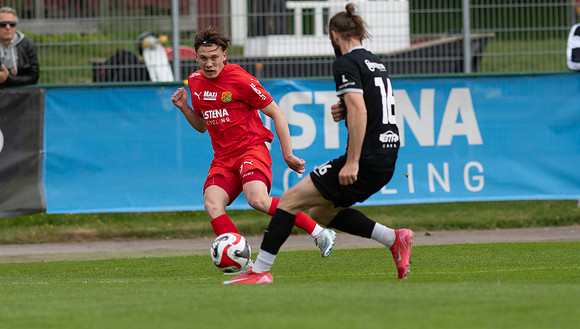 Match i Ettan Södra Mellan Torslanda IK och Ariana FC
