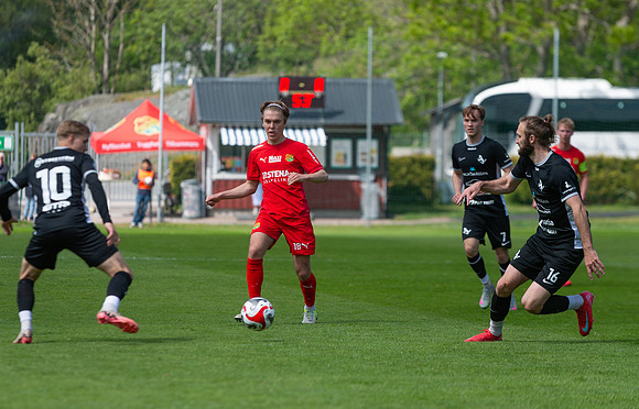 Match i Ettan Södra Mellan Torslanda IK och Ariana FC