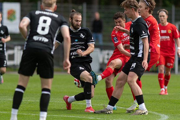 Match i Ettan Södra Mellan Torslanda IK och Ariana FC