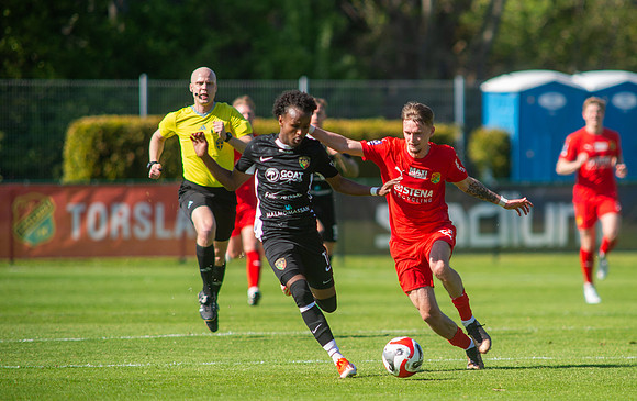 Match i Ettan Södra Mellan Torslanda IK och Arianda FC