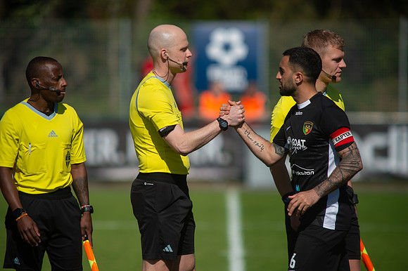Match i Ettan Södra Mellan Torslanda IK och Arianda FC