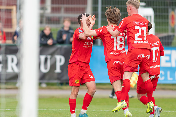 Match i Ettan Södra Mellan Torslanda IK och FC Trollhättan