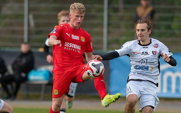 Match i Ettan Södra Mellan Torslanda IK och FC Trollhättan