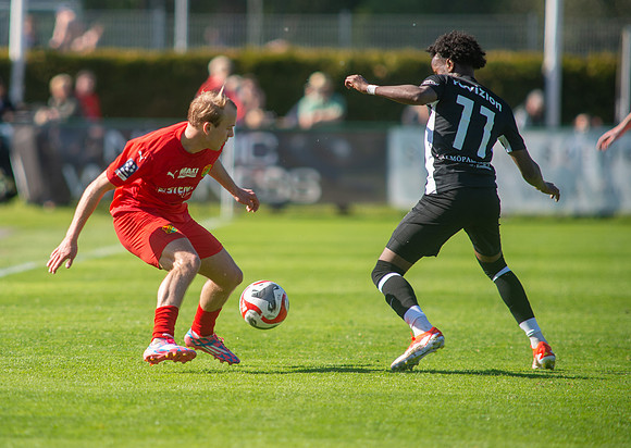 Match i Ettan Södra Mellan Torslanda IK och Arianda FC