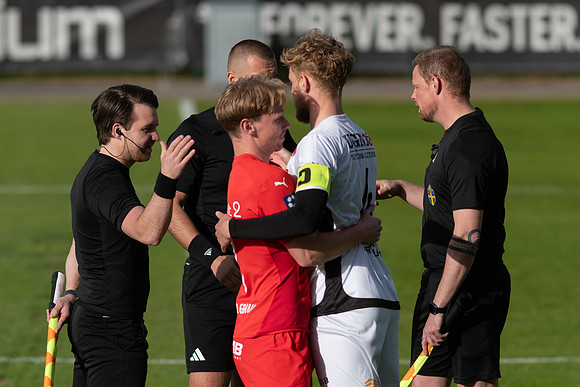 Match i Ettan Södra Mellan Torslanda IK och FC Trollhättan