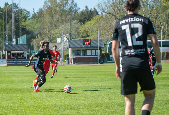 Match i Ettan Södra Mellan Torslanda IK och Arianda FC