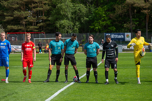 Match i Ettan Södra Mellan Torslanda IK och Ariana FC