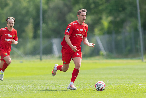 Match i Ettan Södra Mellan Torslanda IK och Ariana FC