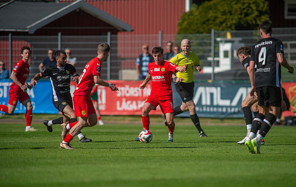 Match i Ettan Södra Mellan Torslanda IK och Arianda FC