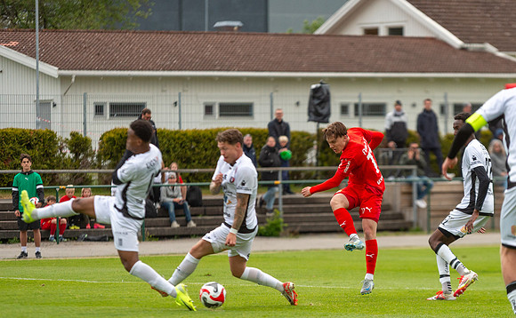 Match i Ettan Södra Mellan Torslanda IK och FC Trollhättan