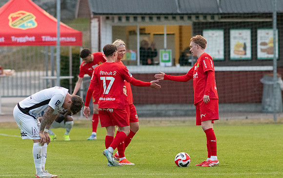 Match i Ettan Södra Mellan Torslanda IK och FC Trollhättan