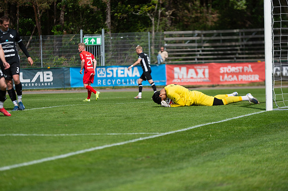 Match i Ettan Södra Mellan Torslanda IK och Ariana FC
