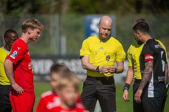 Match i Ettan Södra Mellan Torslanda IK och Arianda FC