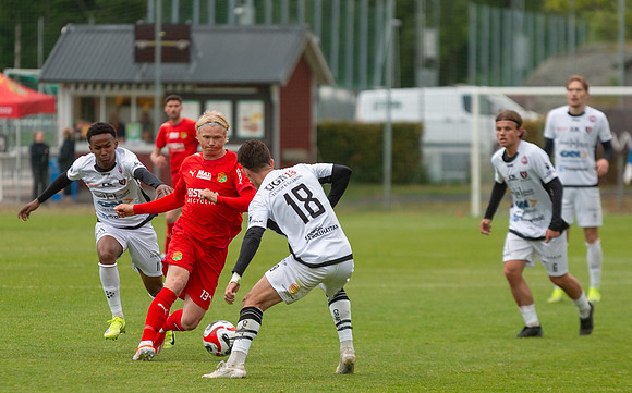 Match i Ettan Södra Mellan Torslanda IK och FC Trollhättan