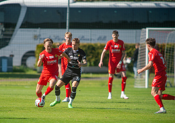 Match i Ettan Södra Mellan Torslanda IK och Arianda FC