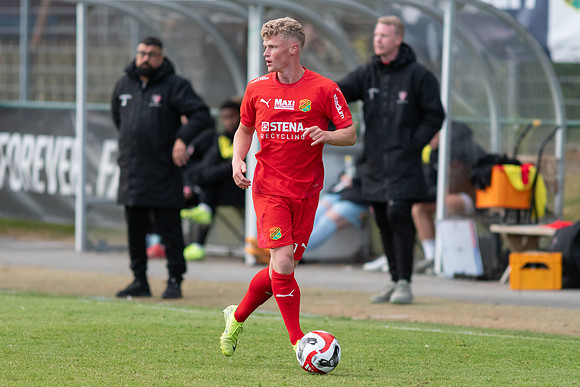 Match i Ettan Södra Mellan Torslanda IK och FC Trollhättan