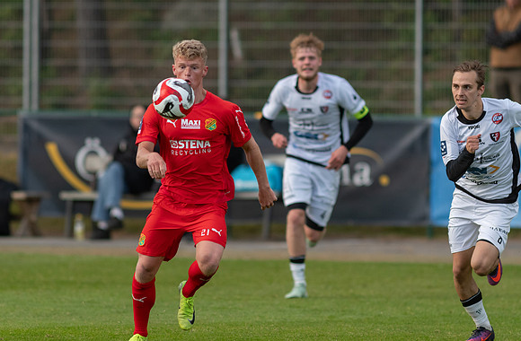 Match i Ettan Södra Mellan Torslanda IK och FC Trollhättan