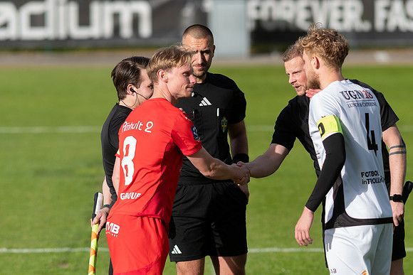 Match i Ettan Södra Mellan Torslanda IK och FC Trollhättan