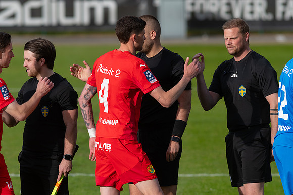 Match i Ettan Södra Mellan Torslanda IK och FC Trollhättan