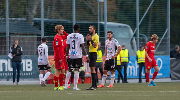 Match i Ettan Södra Mellan Torslanda IK och Oskarshamns AIK