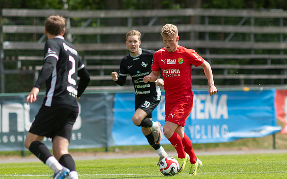 Match i Ettan Södra Mellan Torslanda IK och Ariana FC