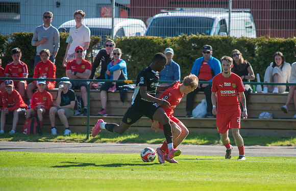 Match i Ettan Södra Mellan Torslanda IK och Arianda FC