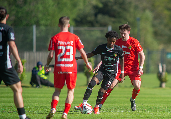 Match i Ettan Södra Mellan Torslanda IK och Arianda FC
