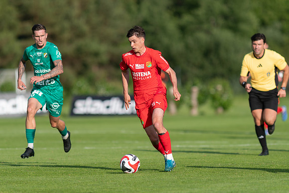 Match i Ettan Södra Mellan Torslanda IK och Ljungskile SK