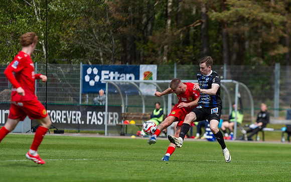 Match i Ettan Södra Mellan Torslanda IK och IFK Skövde FK