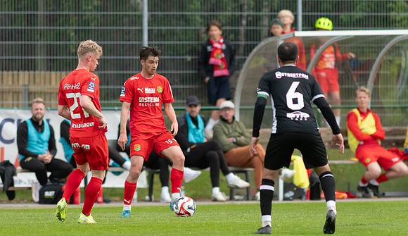 Match i Ettan Södra Mellan Torslanda IK och Ariana FC
