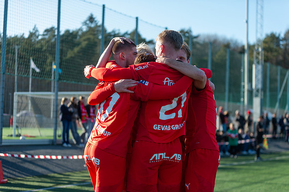Match i Ettan Södra Mellan Torslanda IK och Oskarshamns AIK