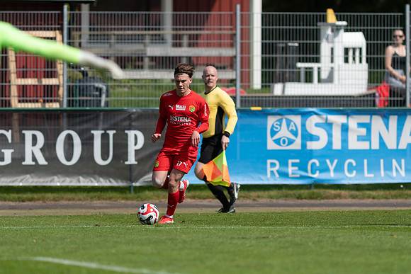 Match i Ettan Södra Mellan Torslanda IK och IFK Skövde FK