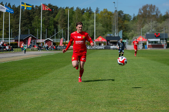 Match i Ettan Södra Mellan Torslanda IK och IFK Skövde FK