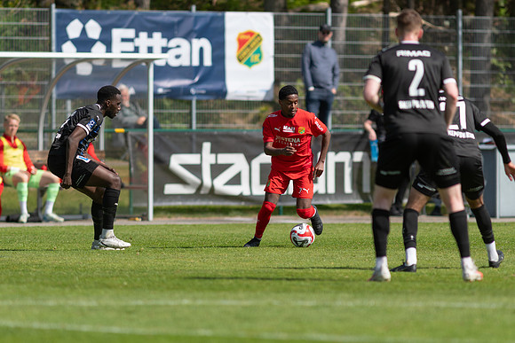 Match i Ettan Södra Mellan Torslanda IK och IFK Skövde FK