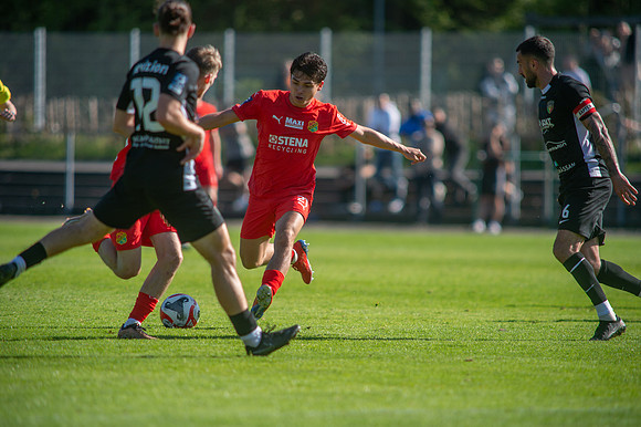 Match i Ettan Södra Mellan Torslanda IK och Arianda FC